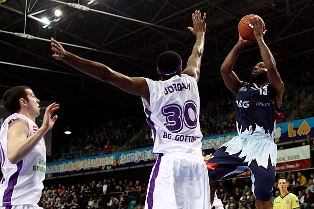 小舒马赫：维斯塔潘与红牛已经貌合神离 转投梅赛德斯成唯一出路