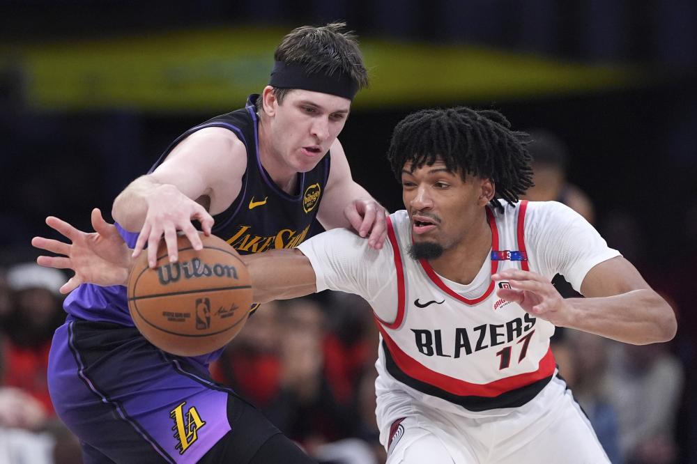 燃尽了！詹姆斯玩命包揽湖人末节四分钟全部6分 但火箭谢泼德回应2+1（油尽灯枯！詹姆斯末节最后4分钟独揽湖人全部6分，火箭谢泼德打成2+1回击）